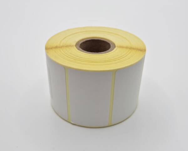 Etiquettes thermiques vierges, 50x30 mm, diamètre mandrin 25 mm. 1000 étiquettes par rouleau. Compatible avec les imprimantes thermiques.
